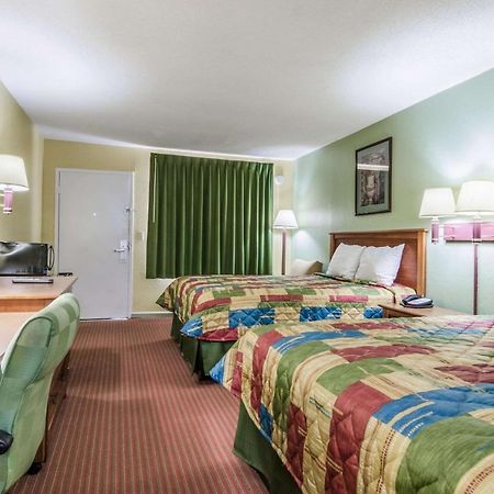 Rodeway Inn Concordia エクステリア 写真