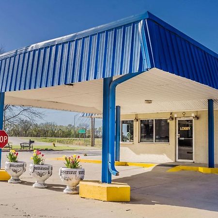 Rodeway Inn Concordia エクステリア 写真