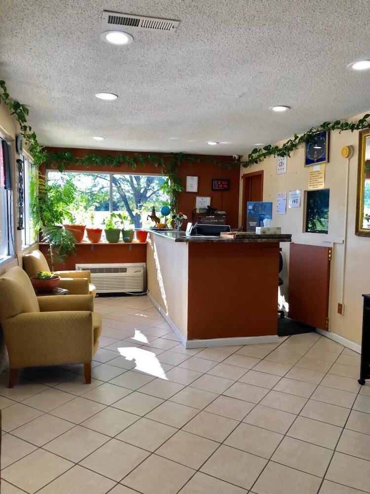 Rodeway Inn Concordia エクステリア 写真