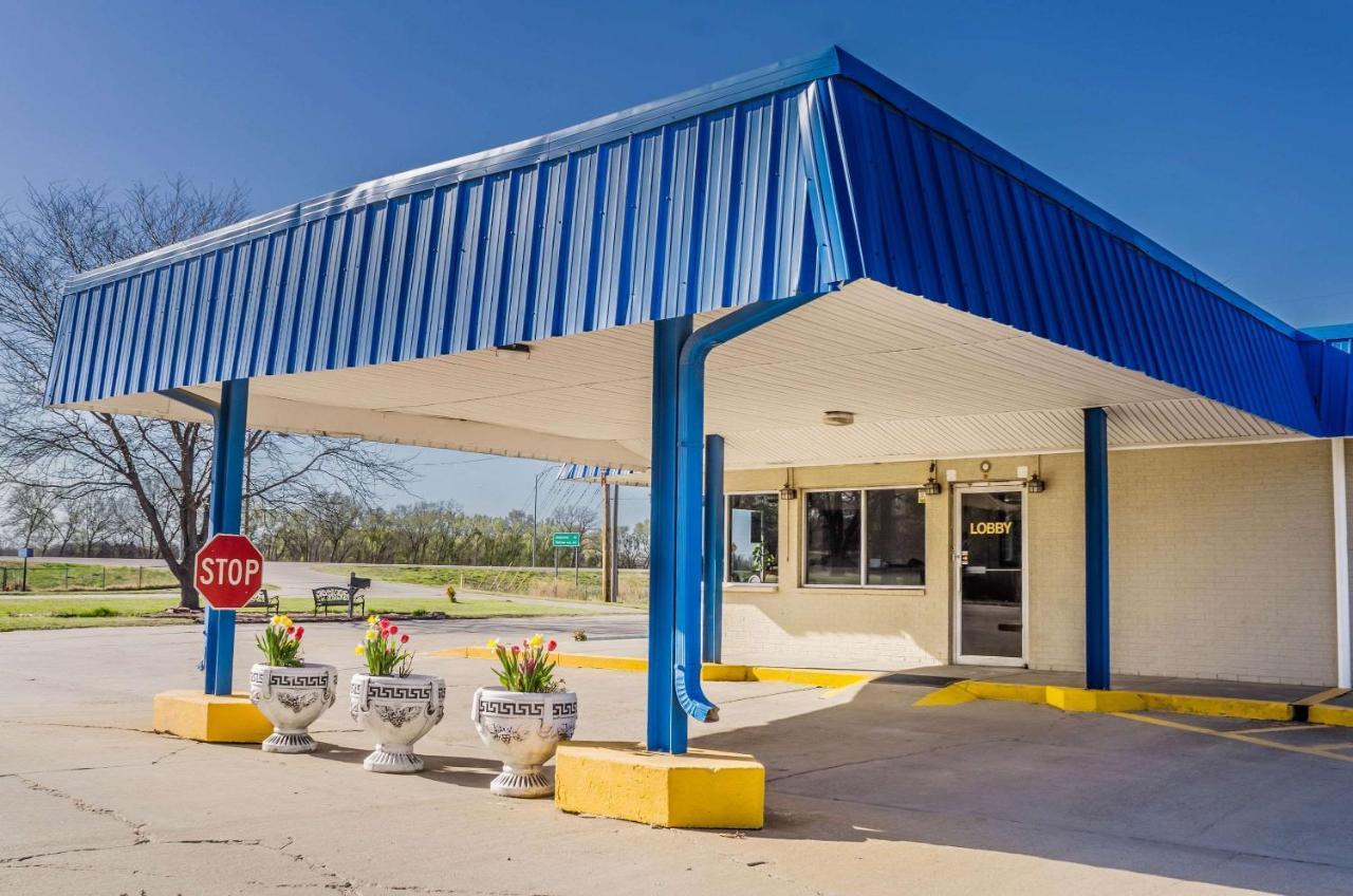Rodeway Inn Concordia エクステリア 写真