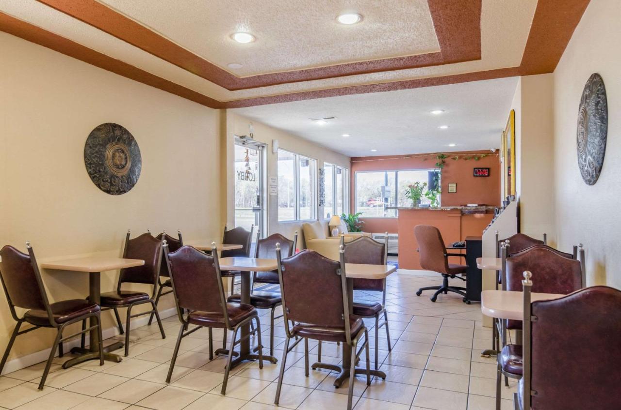 Rodeway Inn Concordia エクステリア 写真