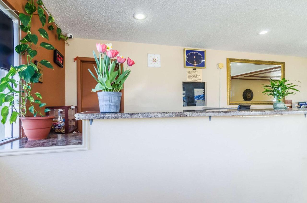 Rodeway Inn Concordia エクステリア 写真